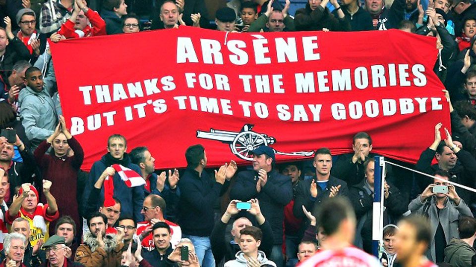 Fans Arsenal saat melakukan aksi protes terhadap Arsene Wenger yang tak kunjung memberikan gelar Liga Primer Inggris. Copyright: &copy; Football365
